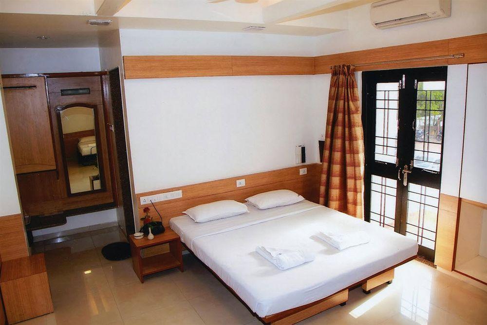 แฟ็บเอ็กซ์เพรส อศิยาน Hotel ปูเน่ ภายนอก รูปภาพ